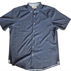 International Report 4 Way Stretch Mens Size Large Button Front Shirt